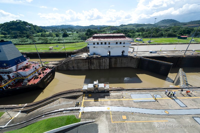 20101204_151718 D3S.jpg - Miraflores Locks, Panama Canal (2nd visit, better weather)